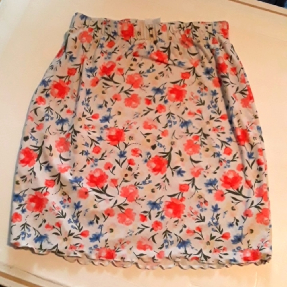 A small stretchy floral print pencil skirt from no boundries